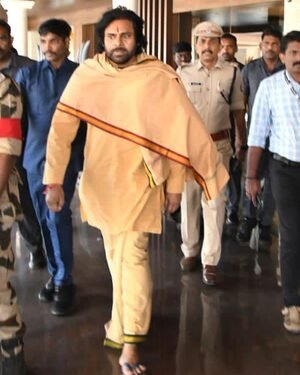 Pawan Kalyan begins temple tour to Kerala, Tamil Nadu