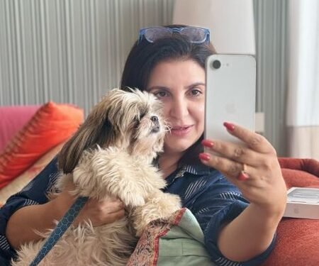 Farah Khan gets clicked with the ‘only child who poses with her’