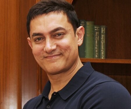 Aamir Khan makes first public appearance with girlfriend Gauri in front of media cameras