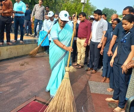 With a broom in hand, Delhi CM Gupta cleans Hanuman Mandir complex