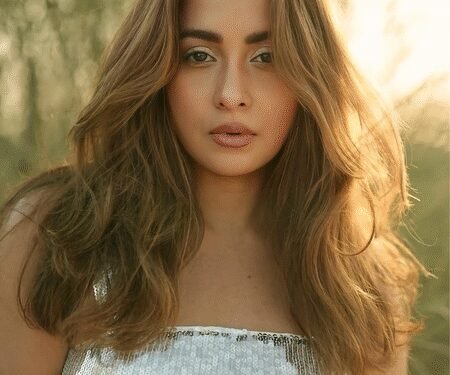 Madhura Naik makes scathing attack on Mandana Karimi for her propaganda remark