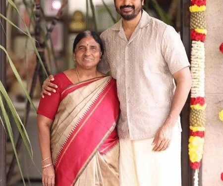 Sivakarthikeyan recalls lines from song in Rajini’s ‘Mannan’ to greet mom on her 70th birthday