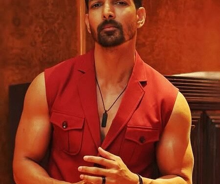 Harshvardhan Rane declines ‘Sanam Teri Kasam 2’ amid India and Pakistan tensions