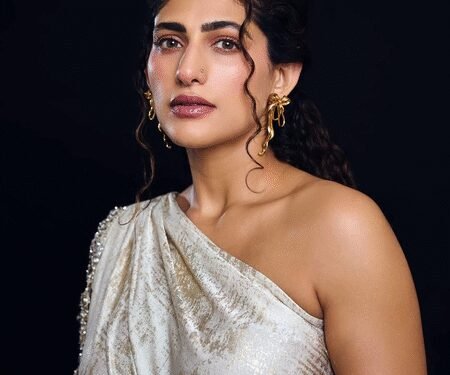 Kubbra Sait calls her mom ‘a fighter’ as she wishes her on Mother’s Day