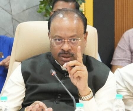 BJP and Shiv Sena hit out at Uddhav Thackeray, spare Raj Thackeray