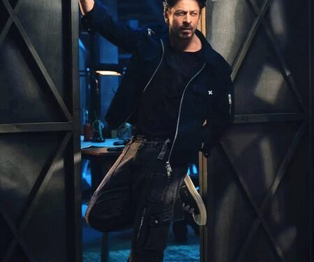 Mamata Banerjee wishes her ‘brother’ Shah Rukh Khan on milestone birthday