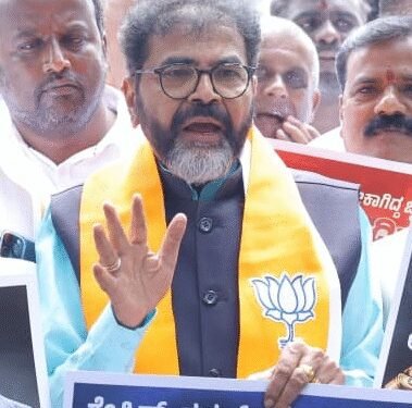 Delhi blasts: This is a matter of international terrorism, we should not mix politics, says BJP