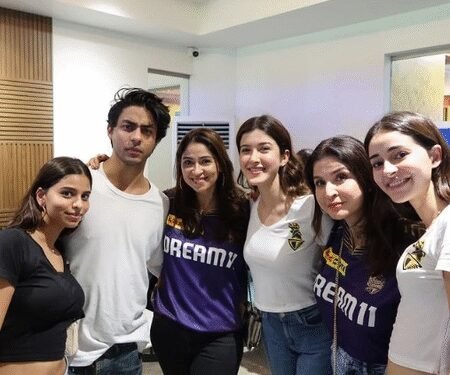 Ananya Panday asks Aryan Khan to ‘smile’ on his birthday