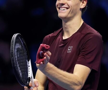 Sinner tops Zverev to seal SF spot in Turin