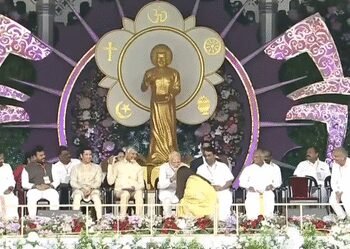 Aishwarya Rai Bachchan touches PM Modi’s feet at centenary celebrations of Shri Sathya Sai Baba