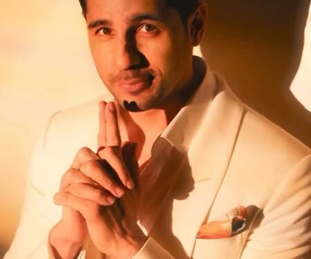 Sidharth Malhotra gives a sneak peek into ‘in the spotlight where the story begins’