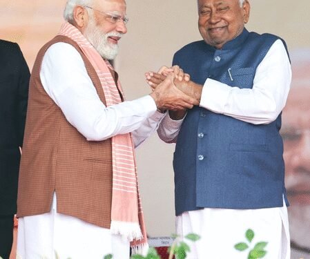 NDA show of strength: Nitish Kumar takes oath as Bihar CM for 10th time, PM Modi attends ceremony (Ld)