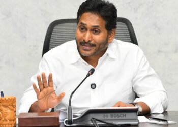 Chandrababu Naidu, Pawan Kalyan greet Jagan on birthday
