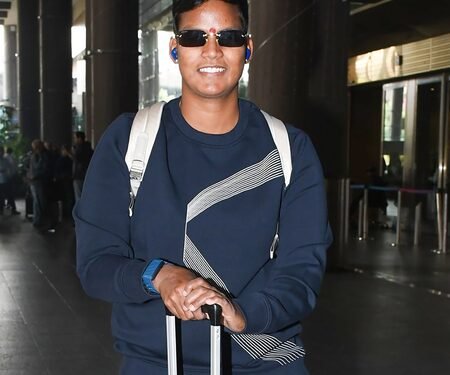 Deepti is fit and available for selection for third T20I against Sri Lanka, says Muzumdar