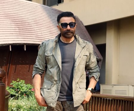 Sunny Deol gets teary-eyed at ‘Border 2’ teaser launch