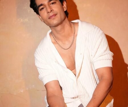 ‘Saiyaara’ actor Shaan R Grover reflects on his SRK connection as Kumar Sanu sings for him