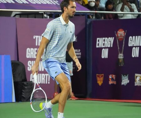 WTL: Suresh stuns Medvedev in thriller to secure final spot (Ld)