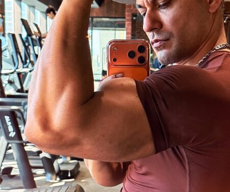 Kunal Kemmu flaunts his ‘arms and ammunition’ in the gym