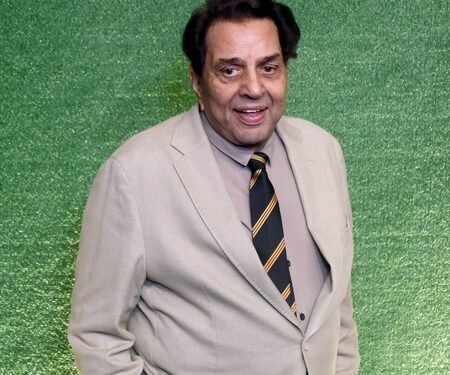 Sunny Deol’s shares video of father Dharmendra asking Indians, Pakistanis to watch ‘Ikkis’