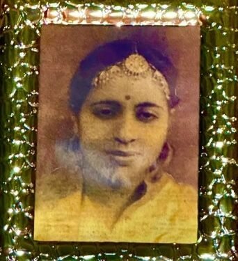 Amitabh Bachchan remembers mother Teji Bachchan on 18th death anniversary