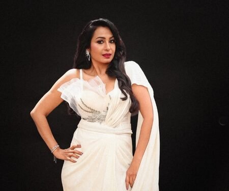 Kashmera Shah’s hilarious ‘hydration gyaan’: Drink water, avoid drama