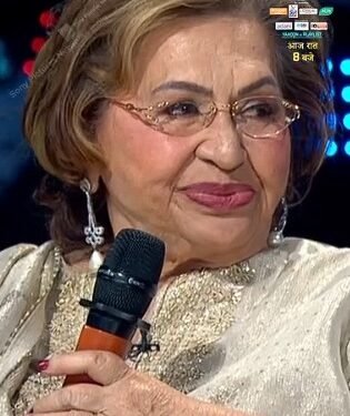 Zeenat Aman reveals how Helen taught her and other heroines the art of lashes, lenses and wigs