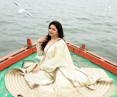 Bhagyashree expresses her ‘fulfilling & overwhelming’ experience visiting Banaras