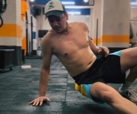 Vijay Varma celebrates Christmas by hitting the gym for his next project