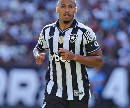 Football transfer watch: Palmeiras eyeing Botafogo captain Freitas