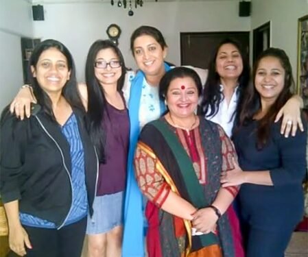 Smriti Irani reacts to a 13 year-old photo of the ‘Kyunki Saas…’ girl gang, calls them ‘madcaps’