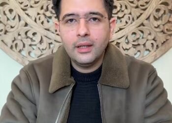 MP Raghav Chadha joins gig workers in celebrating the end of ‘10-minute delivery’