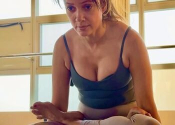 Vidya Malvade performs difficult ‘yoga aasans’ like a pro
