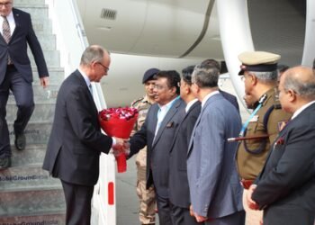 K’taka govt sees off German Chancellor; BJP objects to CM’s absence