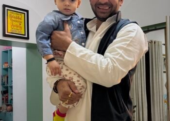 Tej Pratap Yadav invites Lalu, Rabri and Tejashwi for Dahi-Chura feast