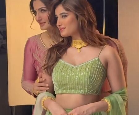 Raveena Tandon enjoys gup shup session with daughter Rasha Thadani as the two shoot together