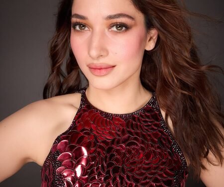 Tamannaah Bhatia wishes her ‘Vvan’ co-star Sidharth Malhotra health, happiness & joy this birthday