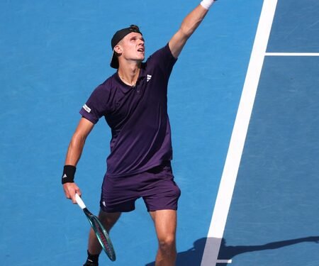 Mensik beats Baez to clinch Auckland crown