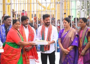 Telangana CM, ministers offer prayers at tribal shrine in Medaram