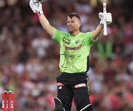 Warner signs extension with BBL club Sydney Thunder