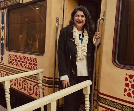 Anshula Kapoor treats herself to royalty on ‘Palace on Wheels’ train, enjoys hair styling session on in-train salon