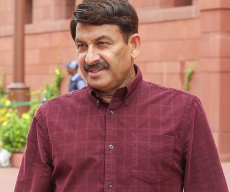 BJP MP Manoj Tiwari flags fake Facebook ID, warns of attempts to tarnish his image