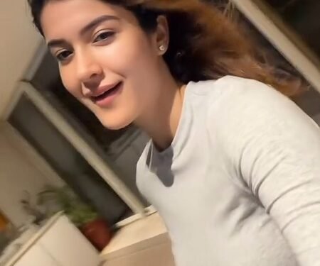 Shanaya Kapoor spends her Saturday night listening to ‘Jee Liya’ on loop