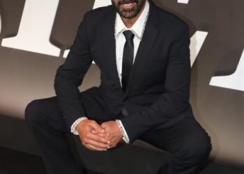 Neelam Kothari shares how Akshay Kumar turned up at her jewellery store at 9:00 am