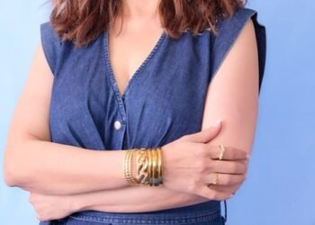 Madhuri Dixit recreates iconic ‘Dhak Dhak Karne Laga’ dance step