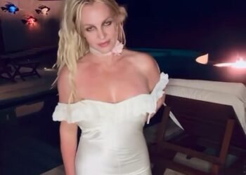 Britney Spears calls out family on social media