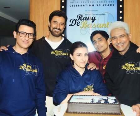 Kunal Kapoor calls Rang De Basanti ‘still worth the theatre seat’ even after 20 years
