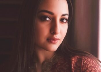 Sonakshi Sinha gets back to dark hair look after 5 years