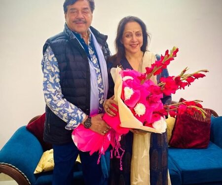Shatrughan Sinha visits Hema Malini’s new house in Delhi, enjoys South Indian cuisine