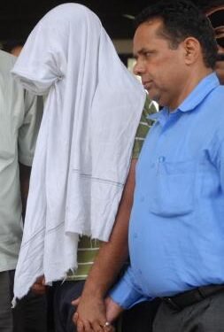 FDA clerk caught at Mantralaya by ACB accepting bribe of Rs 35,000