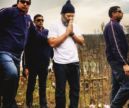 Nation will remain indebted: Cong chief Kharge, LoP Gandhi pay tributes to Pulwama martyrs